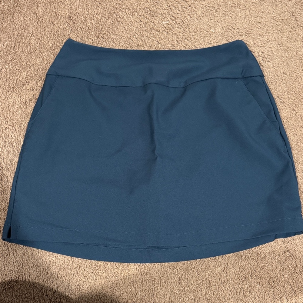 ULTIMATE365 SOLID GOLF SKORT